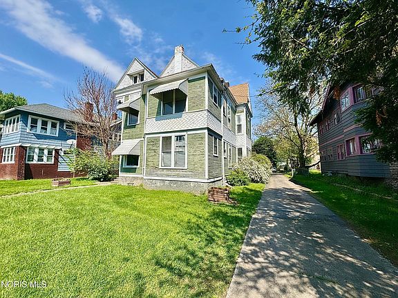 3rd image of 2618 Collingwood Blvd