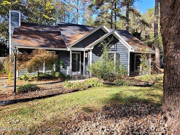 2nd image of 1536 Somerset Drive