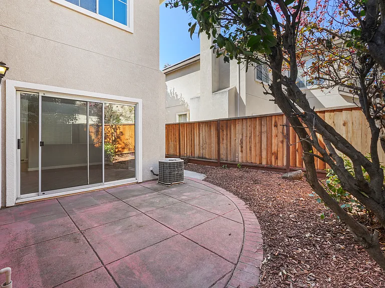1067 McKay Dr — Photo 12