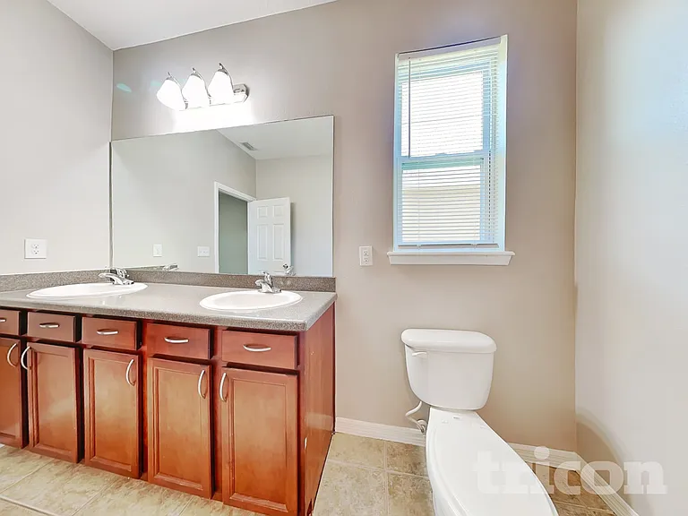 1109 Lauren Manor Loop — Photo 9