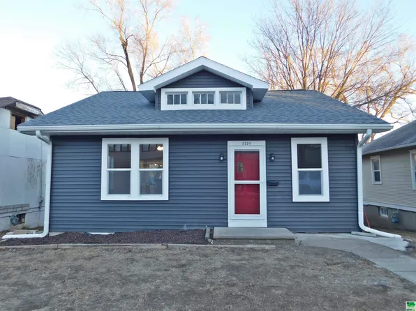 2220 Jones St, Sioux City, IA 51104