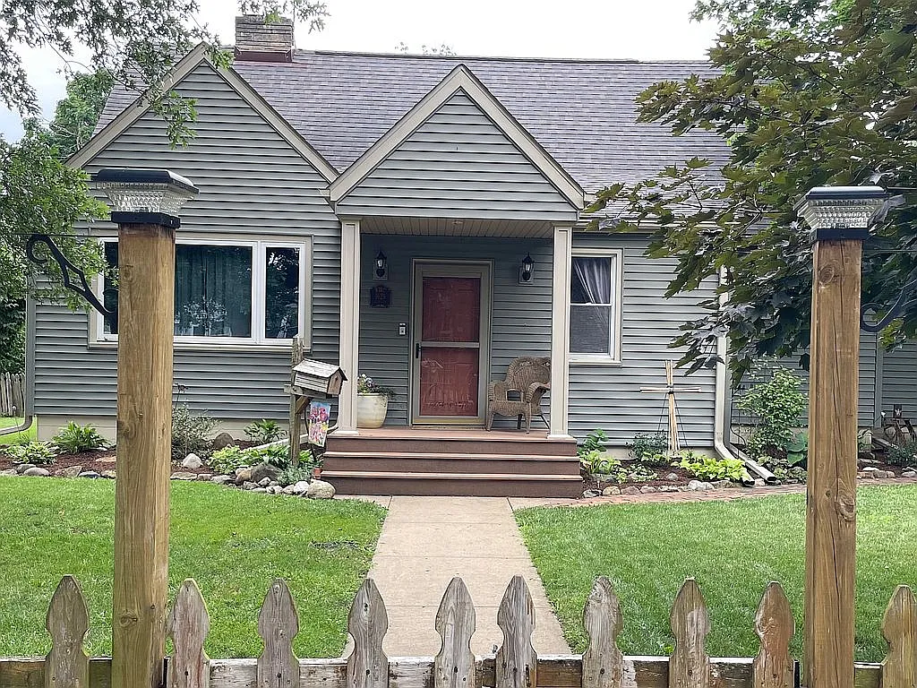 1629 N Logan St photo 1