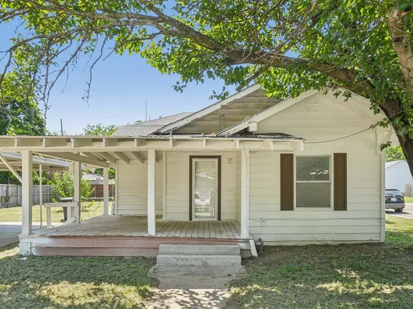 302 S Wood St, Cleburne, TX 76033