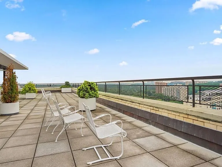 10500 Rockville Pike #527 — Photo 30