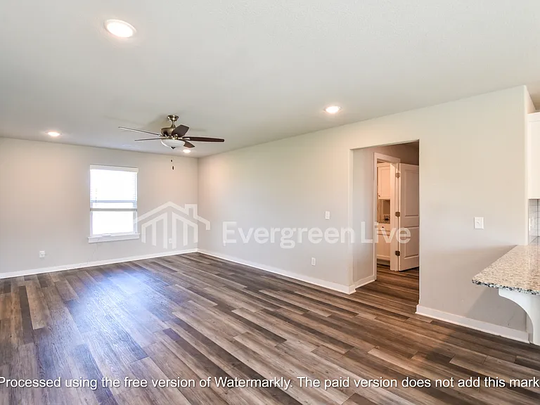 370 N Mojave St — Photo 3