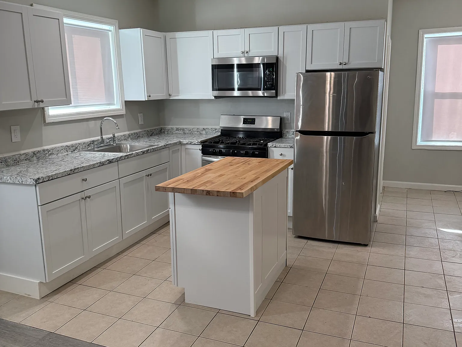 3 bed, $2,200 — Photo 3
