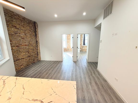 4th image of 2743 W Division St #4R