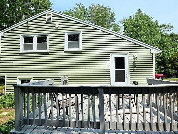 3rd image of 726 Winter St