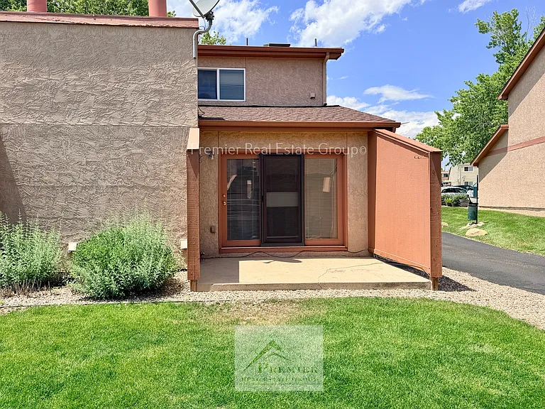 1221 Holland Park Blvd — Photo 14