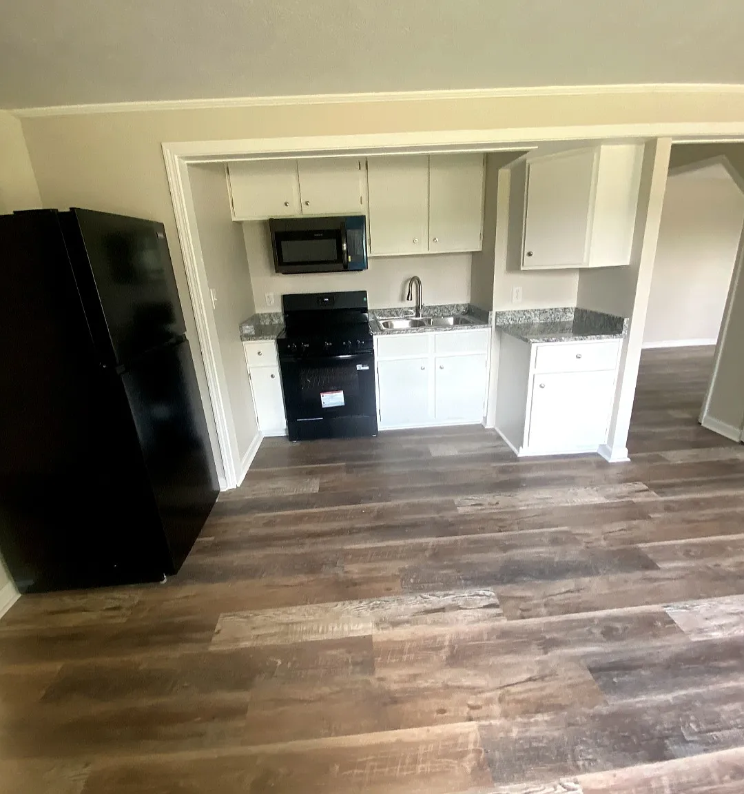 446 E Church St — Photo 3