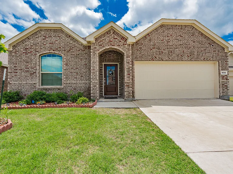 1034 Manuel Dr — Photo 3