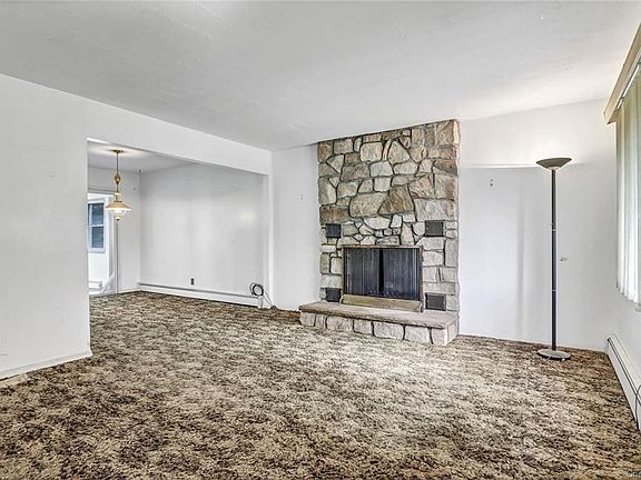 4th image of 21 Woodland Dr