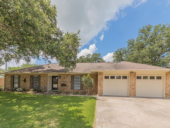 2nd image of 805 Briarwood Dr