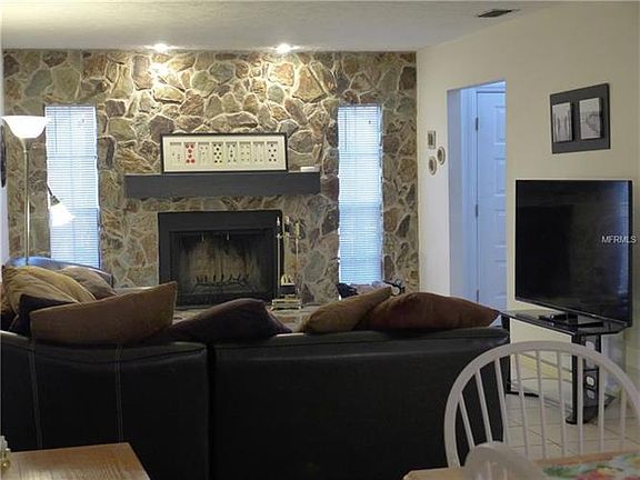 3rd image of 4802 E Poinsettia Ave