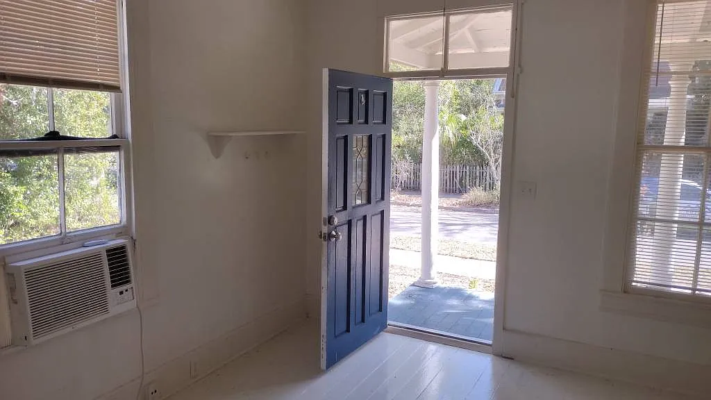 722 NE 2nd Street - B — Photo 3