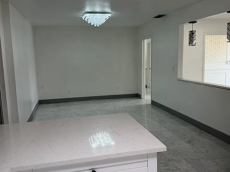 701 Westwood Ln — Photo 2