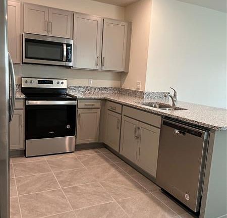 5th image of 341 Caryota Ct