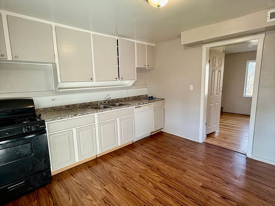 1st image of 32519 Newaygo St