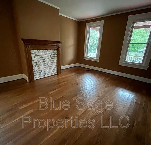 913 8th Ave — Photo 5