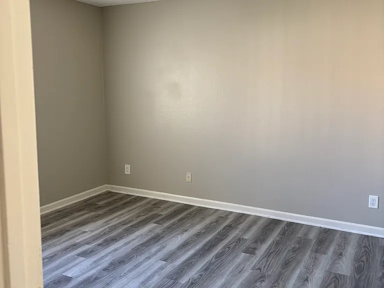 Mission Garden Apartments — Photo 9