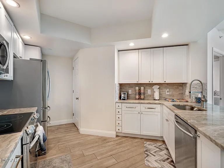 231 Riverside Dr #1006 — Photo 12
