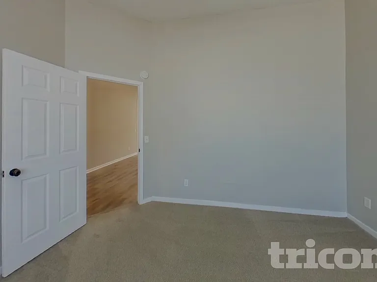 12124 Roundham Ln N — Photo 6