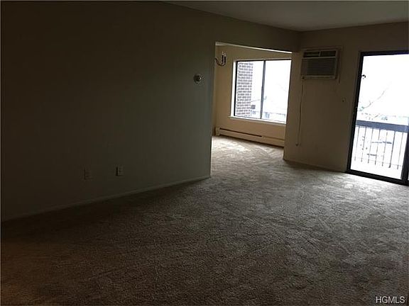 3rd image of 115 Country Club Ln