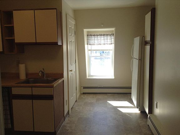 3rd image of 34 Woodbridge St #3