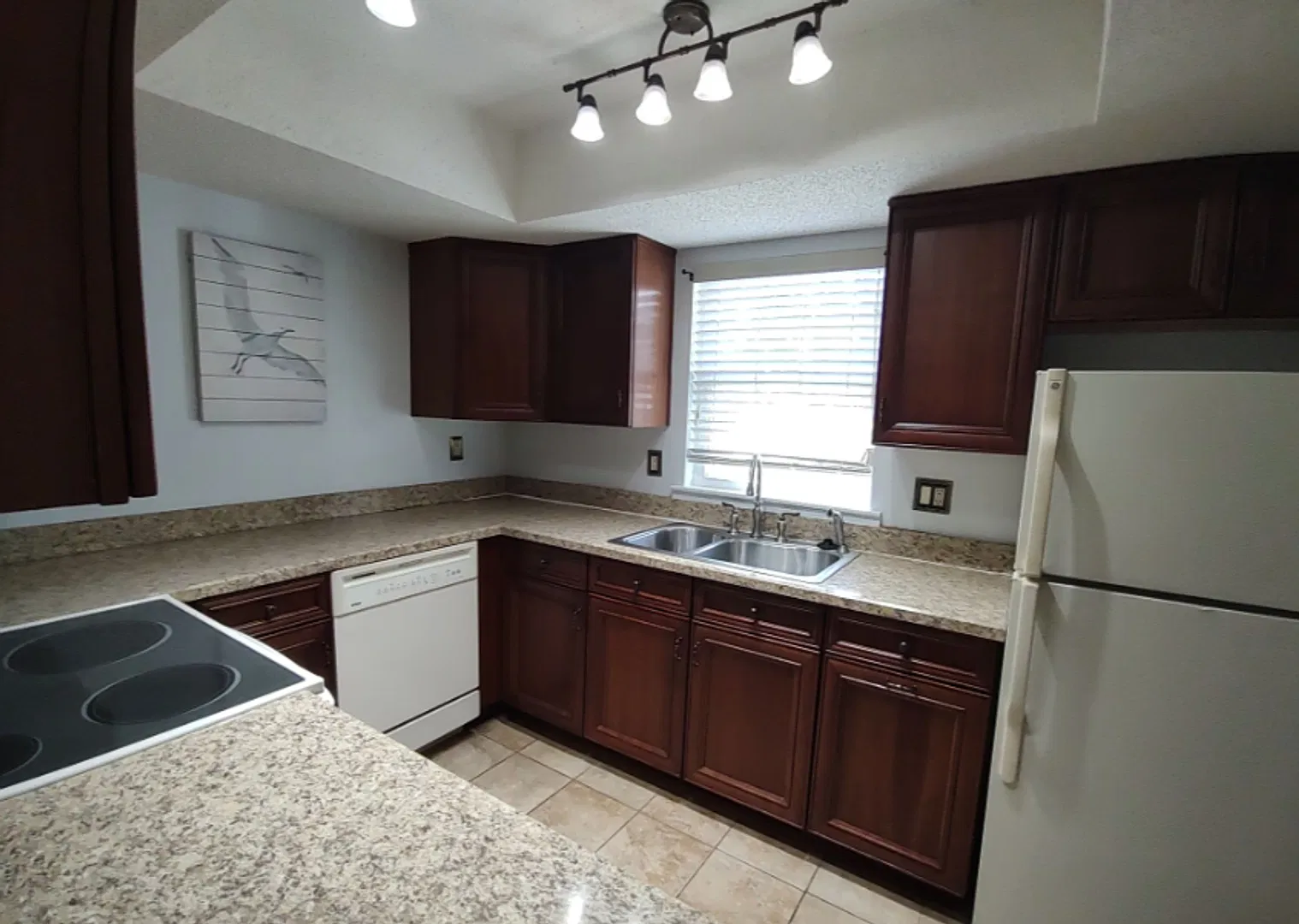 Charming 2 Bedroom/2 Bathroom with Sunroom/Flex Space in St. James School Zone!! — Photo 3