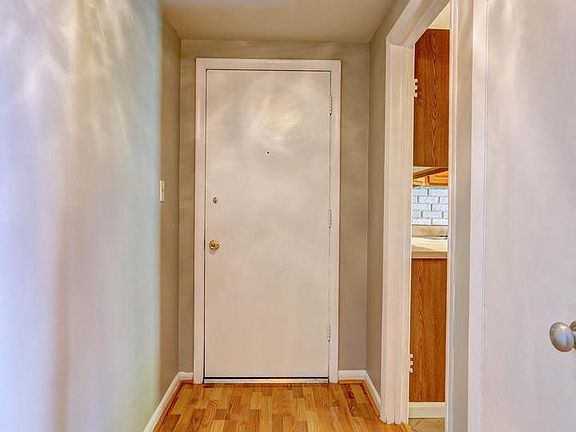 3rd image of 8 Cross Keys Rd #8F