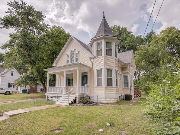 5 W Poplar St, Mascoutah, IL 62258