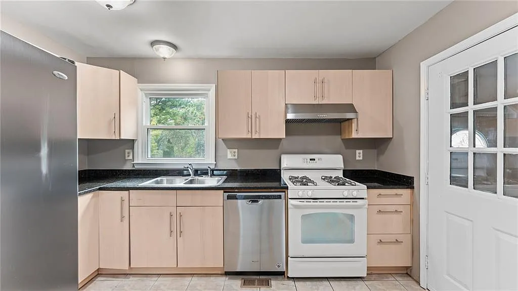 3 bed, 2.5 bath, 1536 sqft, $2,450 — Photo 4