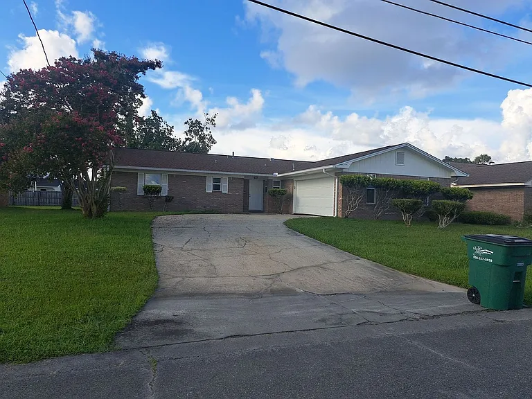 5921 Howard Rd — Photo 1