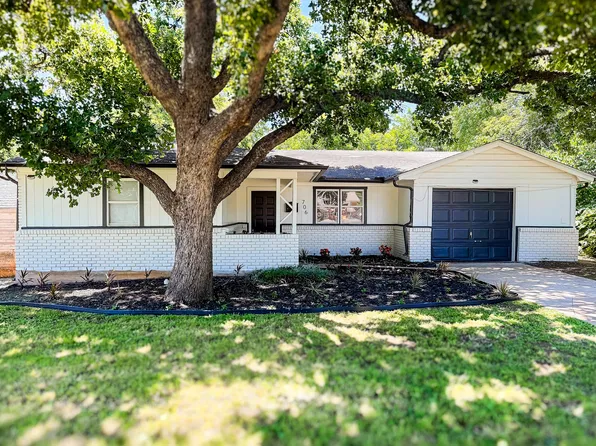 706 Henslee Dr, Euless, TX 76040