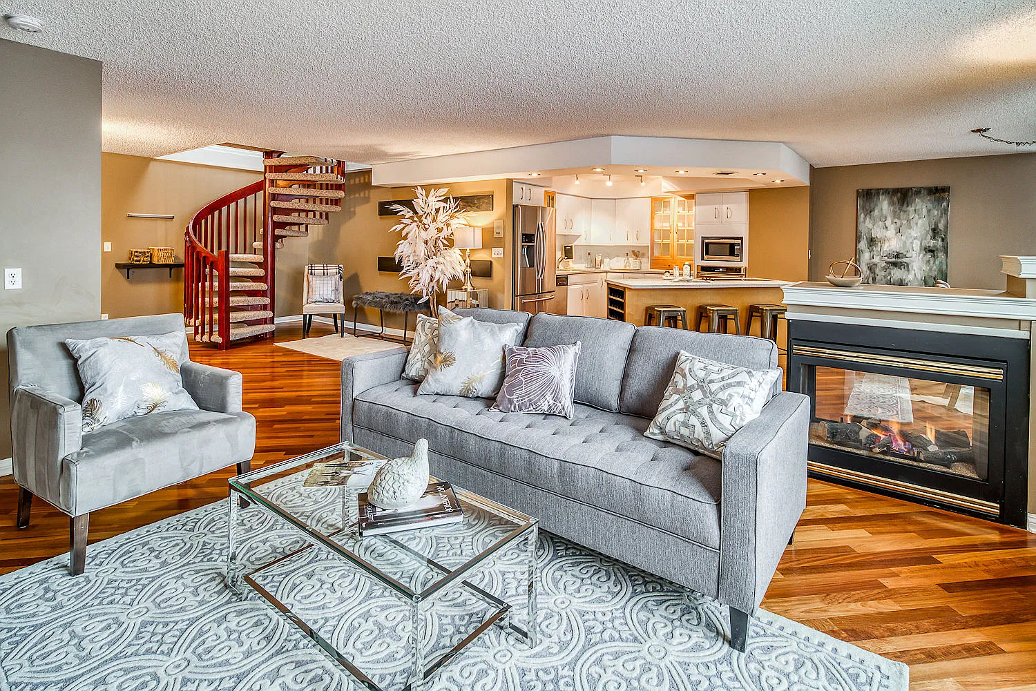 2 Storey Spacious — Photo 1