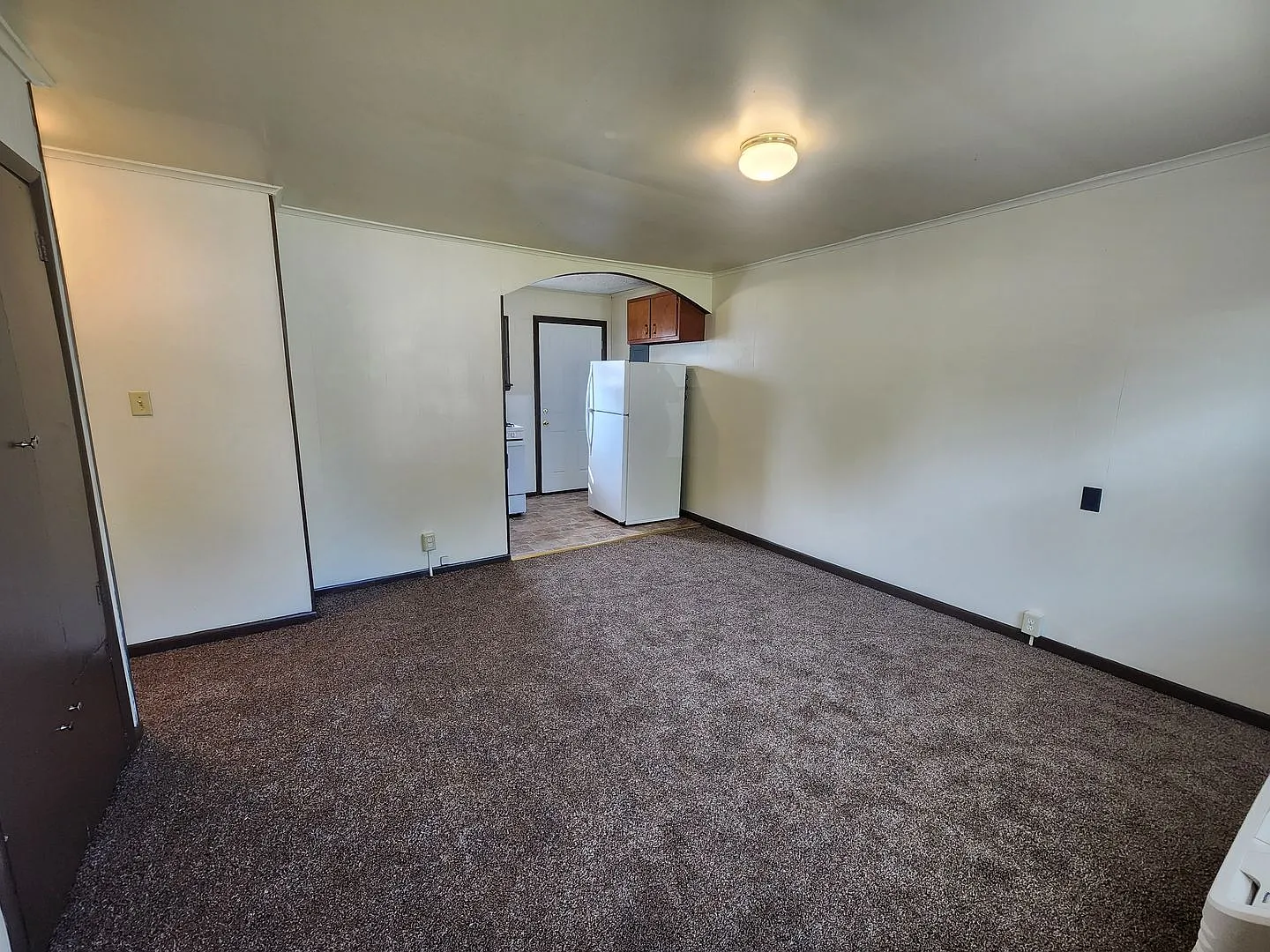 2 Bedroom 1 Bath Apartment — Photo 2
