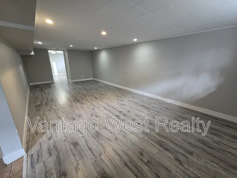 320B Rutland Rd S — Photo 8