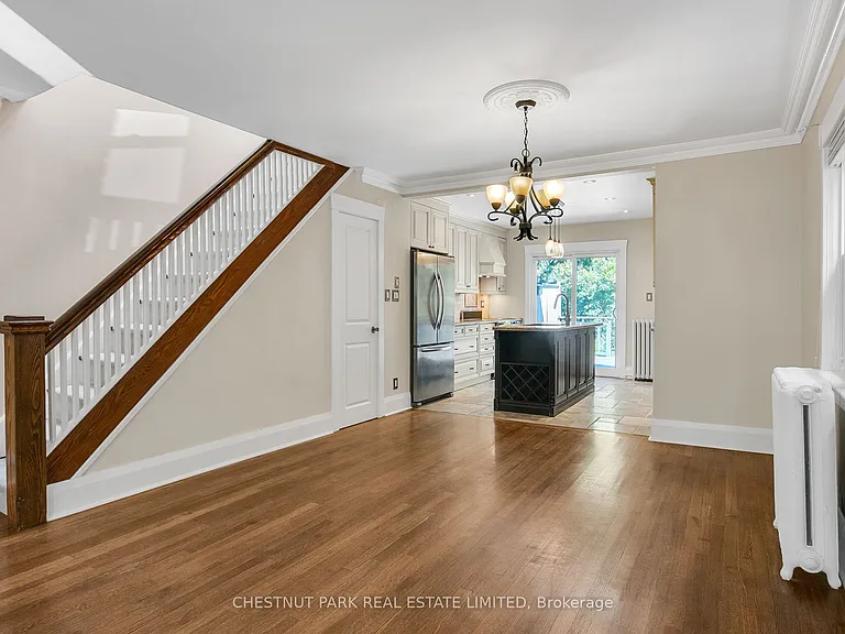484 Merton St — Photo 12