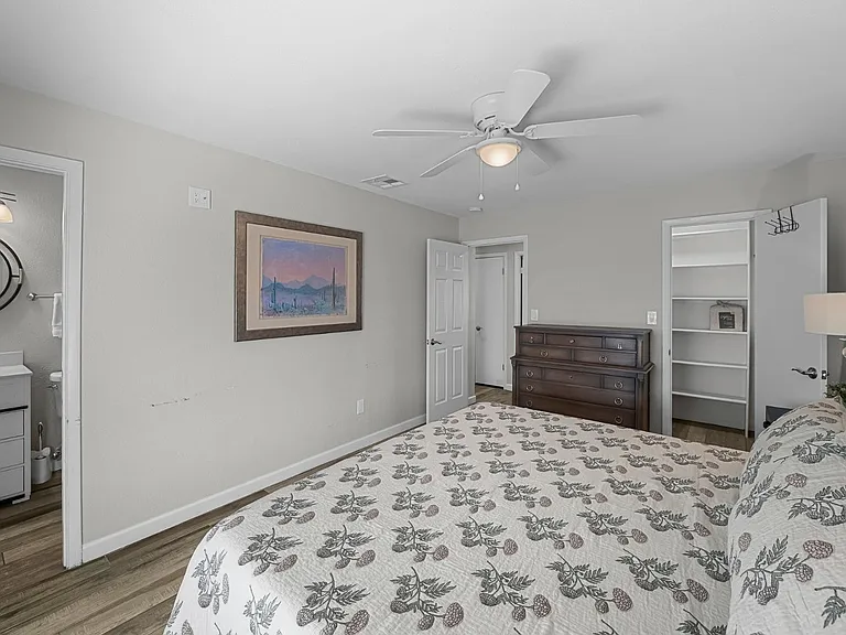208 E Oxford Dr — Photo 18