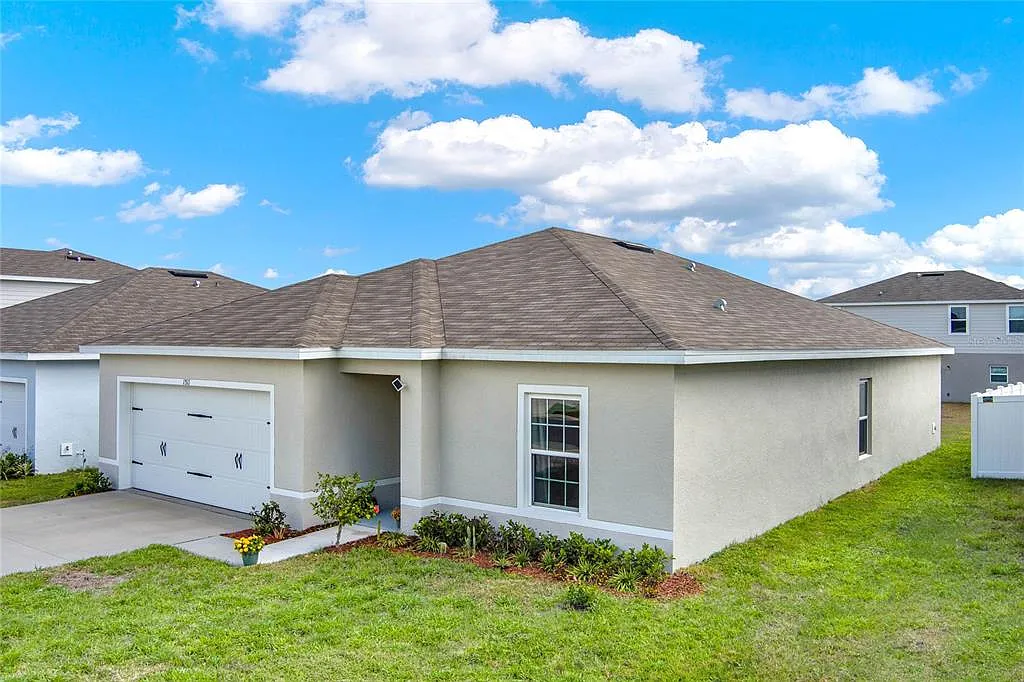 4 bed, 2.0 bath, 1703 sqft, $2,250 — Photo 2