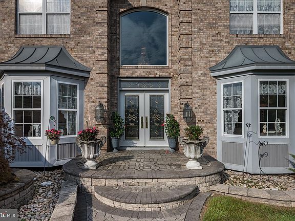 5th image of 8 Wells Ct
