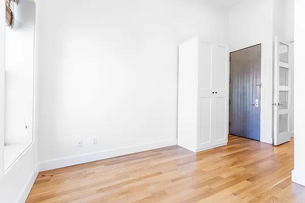 Rented by Compass | media 25