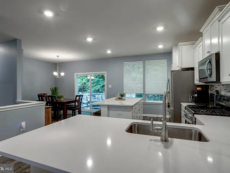 104 Levis Dr — Photo 11