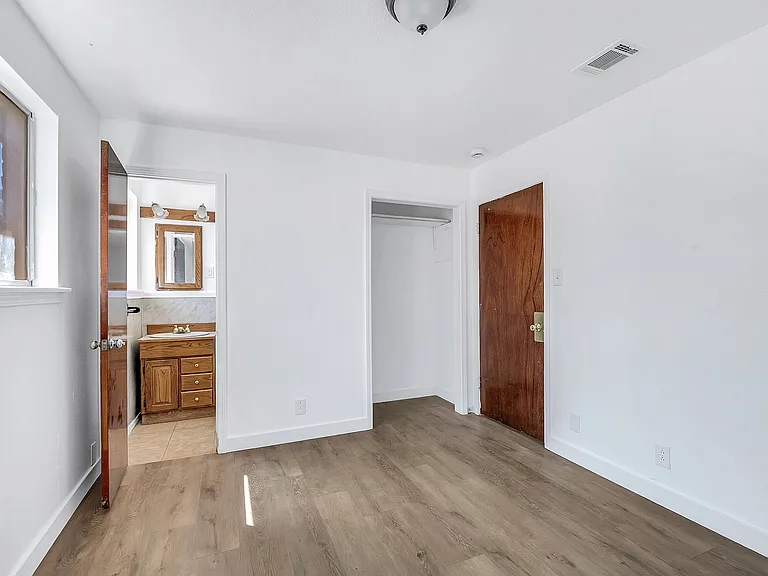 1009 Meadow Park Dr — Photo 7