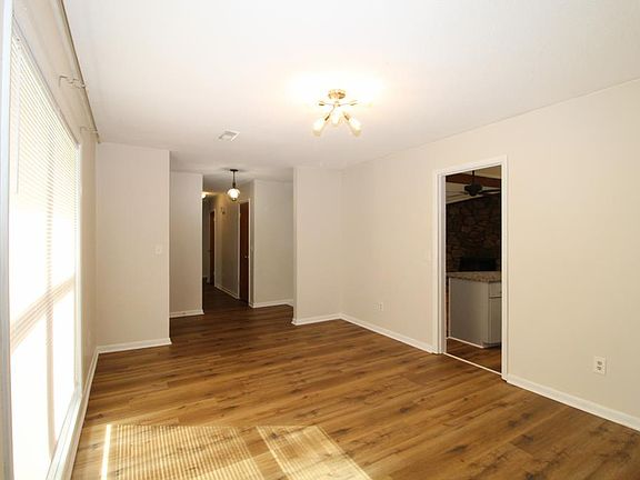 5th image of 2907 Selwood Cir