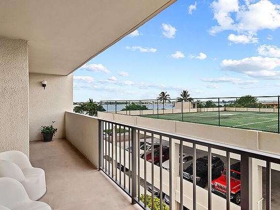 2nd image of 5600 N Flagler Dr APT 310