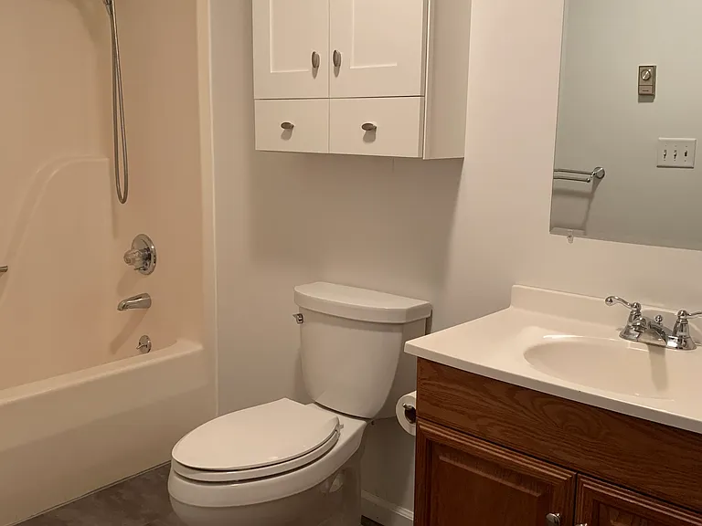 11 1/2 Wellsley Dr — Photo 9