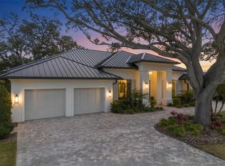 634 Poinsettia Rd, Belleair, FL 33756