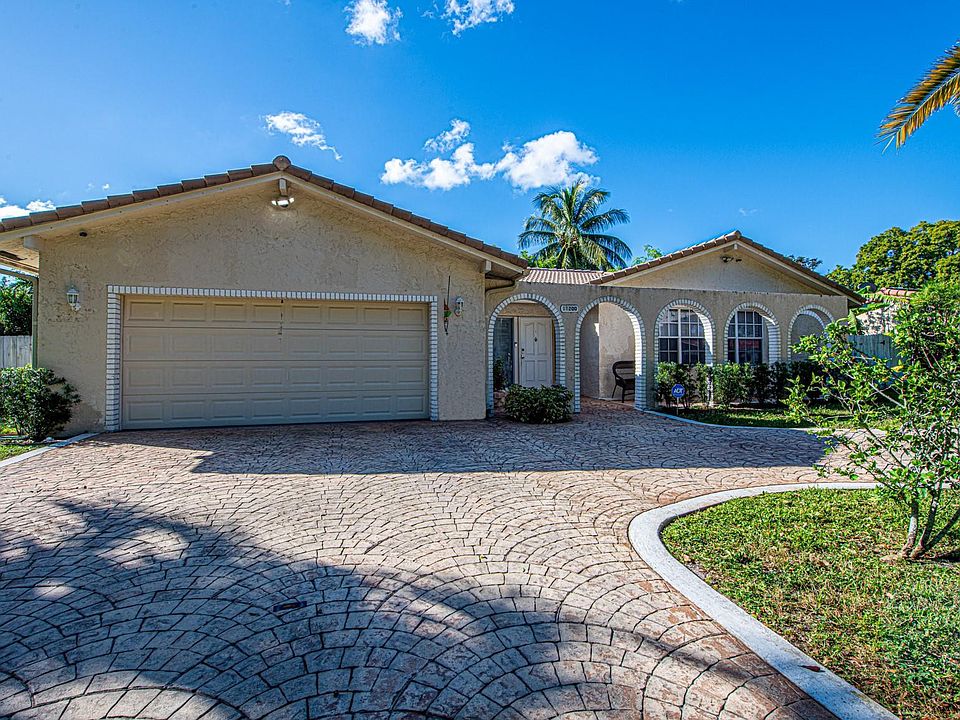 1st image of 11200 NW 39th Court