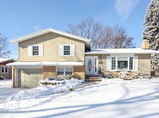 6912 Meadowcrest Dr, Downers Grove, IL 60516